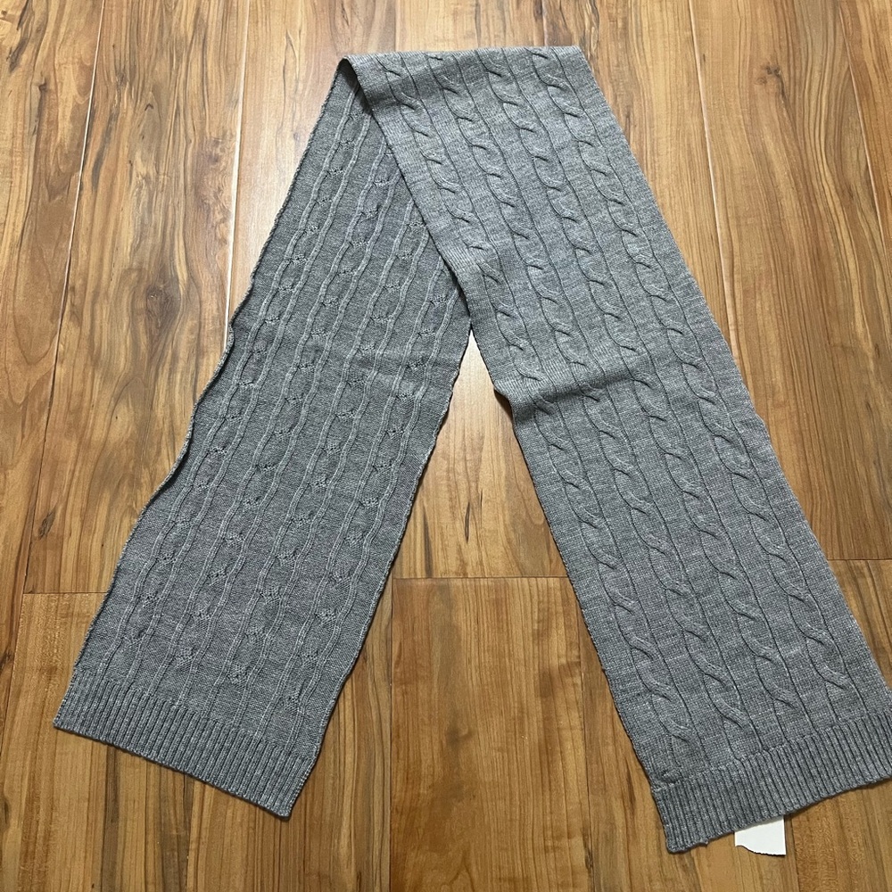 NWT Brooks Brothers Gray Cable Knit Scarf